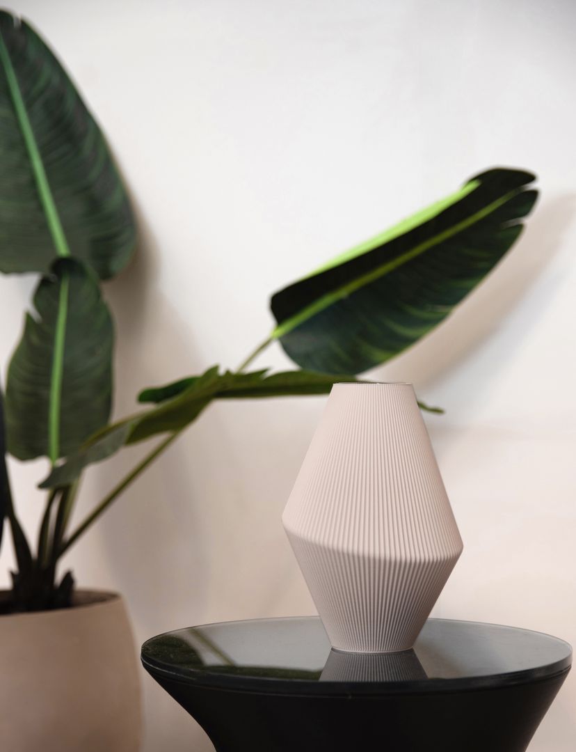 308089_Cone_Vase_BM_01.jpg