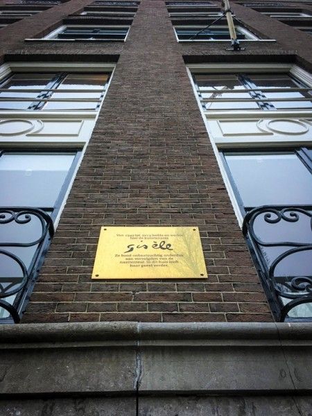 Gisèle - Gedenktafel am Castrum Peregrini