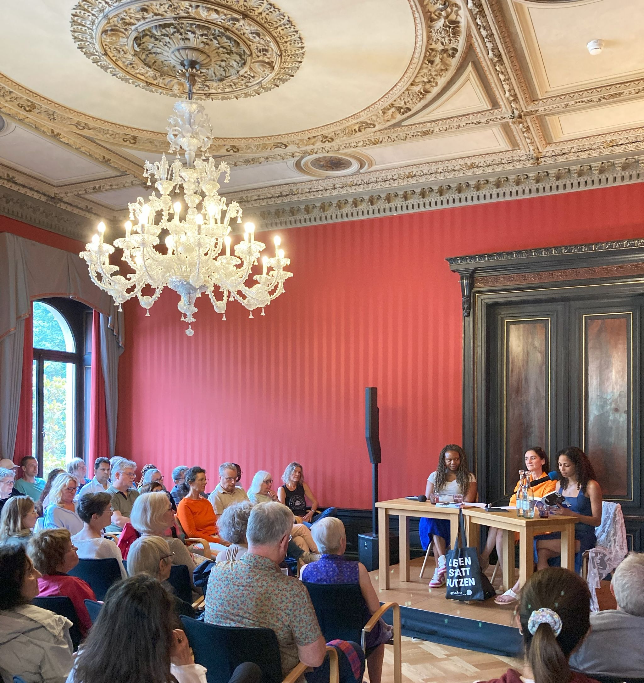 Lesung Mirrianne Mahn.jpg